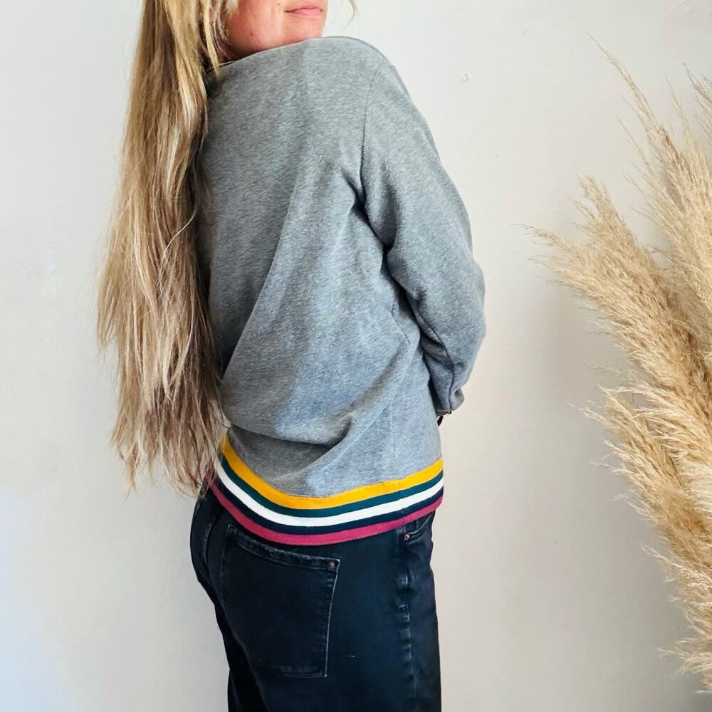 SEATTLE Space Needle Grey Gray Red Gold White Logo Stripe $85 Pullover Sweater S - Picture 7 of 11